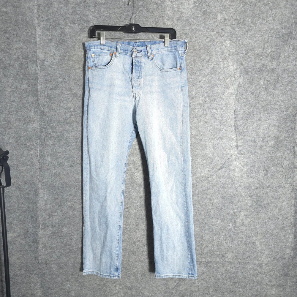 Levis 501 Jeans Mens 32x30 Light Blue Straight Leg Button Fly Denim 100% Cotton